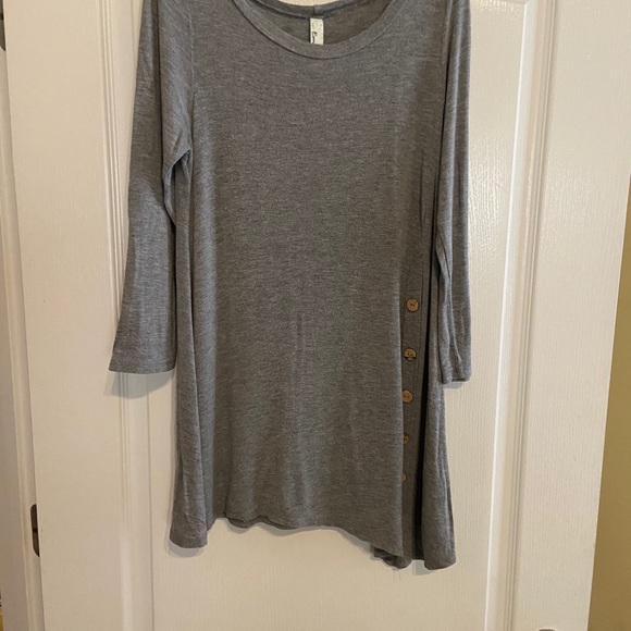 Emerald Tee Size M - Picture 2 of 5